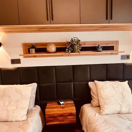 Design Lux 2 Bedroom Banszko