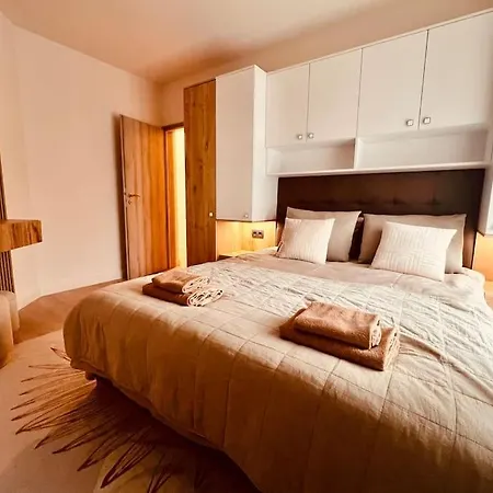 Design Lux 2 Bedroom Banszko